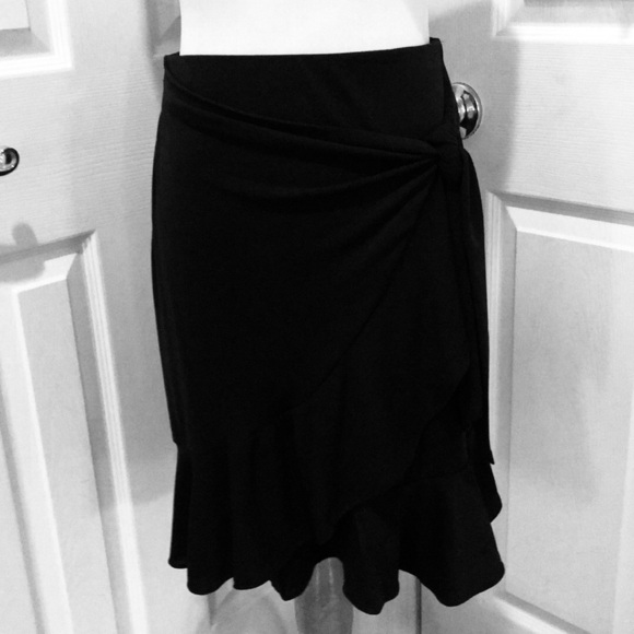 Black ECI skirt w crossover front and ruffle hem - Picture 1 of 6